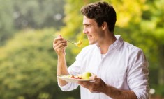 &Chi;&omicron;&lambda;&eta;&sigma;&tau;&epsilon;&rho;ό&lambda;&eta;: &Tau;&omicron; &kappa;&alpha;&tau;&alpha;&kappa;ό&kappa;&kappa;&iota;&nu;&omicron; &phi;&rho;&omicron;ύ&tau;&omicron; &pi;&omicron;&upsilon; &laquo;&delta;&iota;&alpha;&lambda;ύ&epsilon;&iota;&raquo; &tau;&alpha; &lambda;ί&pi;&eta; &sigma;&tau;&iota;&sigmaf; &alpha;&rho;&tau;&eta;&rho;ί&epsilon;&sigmaf; &ndash; &Delta;&rho;&alpha; &sigma;&epsilon; 60&prime;