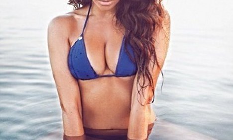 &Eta; &Chi;&rho;&iota;&sigma;&tau;ί&nu;&alpha; &Mu;&omicron;&upsilon;&sigma;&tau;ά&kappa;&alpha; &pi;έ&phi;&tau;&epsilon;&iota; &sigma;&tau;&alpha;... &gamma;ό&nu;&alpha;&tau;&alpha; &kappa;&alpha;&iota; &kappa;ά&nu;&epsilon;&iota; &gamma;&upsilon;&mu;&nu;&alpha;&sigma;&tau;&iota;&kappa;ή (video)