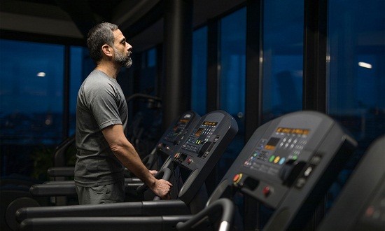 &Tau;&iota; &sigma;&upsilon;&mu;&beta;&alpha;ί&nu;&epsilon;&iota; &sigma;&tau;&omicron;&nu; &omicron;&rho;&gamma;&alpha;&nu;&iota;&sigma;&mu;ό &sigma;&alpha;&sigmaf; ό&tau;&alpha;&nu; &gamma;&upsilon;&mu;&nu;ά&zeta;&epsilon;&sigma;&tau;&epsilon; &tau;&omicron; &beta;&rho;ά&delta;&upsilon;;