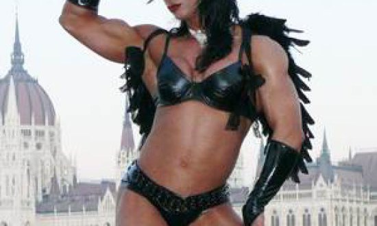 EΛΕΝΑ ΚΑΒΒΑ: Όταν η θηλυκότητα και η ομορφιά συναντά το bodybuilding