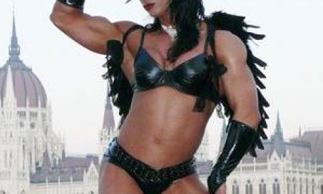 E&Lambda;&Epsilon;&Nu;&Alpha; &Kappa;&Alpha;&Beta;&Beta;&Alpha;: Ό&tau;&alpha;&nu; &eta; &theta;&eta;&lambda;&upsilon;&kappa;ό&tau;&eta;&tau;&alpha; &kappa;&alpha;&iota; &eta; &omicron;&mu;&omicron;&rho;&phi;&iota;ά &sigma;&upsilon;&nu;&alpha;&nu;&tau;ά &tau;&omicron; bodybuilding