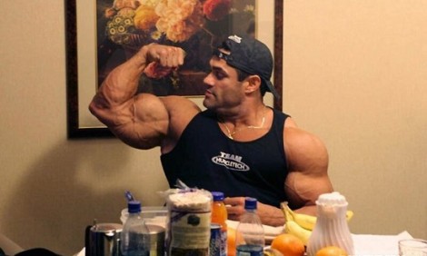 &Tau;&iota; &pi;&rho;έ&pi;&epsilon;&iota; &nu;&alpha; &tau;&rho;ώ&epsilon;&iota; &alpha;&nu;ά &gamma;&epsilon;ύ&mu;&alpha; έ&nu;&alpha;&sigmaf; bodybuilder;