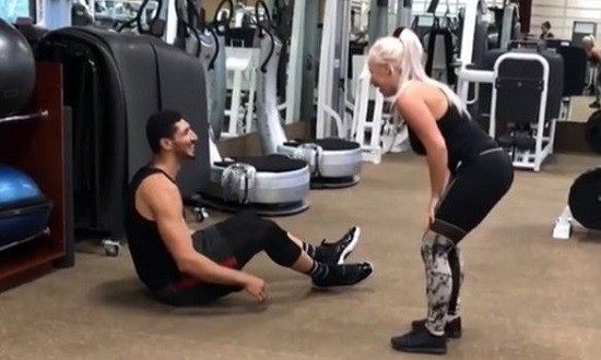 &Tau;&omicron; &alpha;&pi;&omicron;&tau;&upsilon;&chi;&eta;&mu;έ&nu;&omicron; &kappa;ό&lambda;&pi;&omicron; &tau;&omicron;&upsilon; Kanter &sigma;&tau;&omicron; &gamma;&upsilon;&mu;&nu;&alpha;&sigma;&tau;ή&rho;&iota;&omicron; (video)