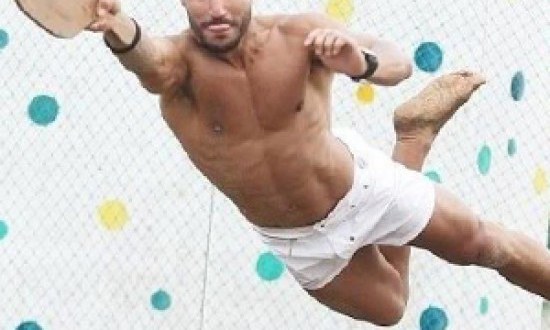 Kά&psi;&epsilon; &lambda;ί&pi;&omicron;&sigmaf; &pi;&alpha;ί&zeta;&omicron;&nu;&tau;&alpha;&sigmaf; Beach tennis!