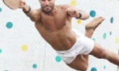 Kά&psi;&epsilon; &lambda;ί&pi;&omicron;&sigmaf; &pi;&alpha;ί&zeta;&omicron;&nu;&tau;&alpha;&sigmaf; Beach tennis!