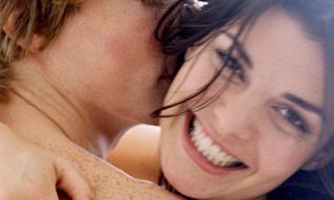 T&iota; &sigma;&upsilon;&mu;&beta;&alpha;ί&nu;&epsilon;&iota; &sigma;&tau;&omicron; &sigma;ώ&mu;&alpha; &sigma;&alpha;&sigmaf; ό&tau;&alpha;&nu; &epsilon;&rho;&omega;&tau;&epsilon;ύ&epsilon;&sigma;&tau;&epsilon;;