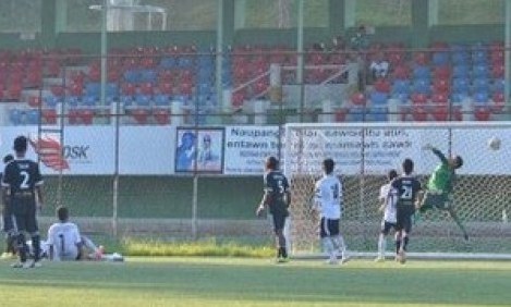 &Sigma;&Omicron;&Kappa;: &Pi;&omicron;&delta;&omicron;&sigma;&phi;&alpha;&iota;&rho;&iota;&sigma;&tau;ή&sigmaf; &sigma;&kappa;&omicron;&tau;ώ&theta;&eta;&kappa;&epsilon; &pi;&alpha;&nu;&eta;&gamma;&upsilon;&rho;ί&zeta;&omicron;&nu;&tau;&alpha;&sigmaf; &tau;&omicron; &gamma;&kappa;&omicron;&lambda;! (VIDEO)