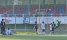 &Sigma;&Omicron;&Kappa;: &Pi;&omicron;&delta;&omicron;&sigma;&phi;&alpha;&iota;&rho;&iota;&sigma;&tau;ή&sigmaf; &sigma;&kappa;&omicron;&tau;ώ&theta;&eta;&kappa;&epsilon; &pi;&alpha;&nu;&eta;&gamma;&upsilon;&rho;ί&zeta;&omicron;&nu;&tau;&alpha;&sigmaf; &tau;&omicron; &gamma;&kappa;&omicron;&lambda;! (VIDEO)