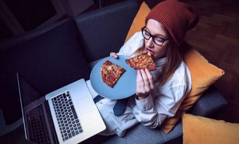 Γιατί δεν πρέπει να τρώμε δυο ώρες πριν τον ύπνο;