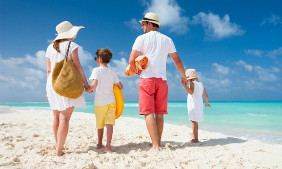 O &kappa;&alpha;&lambda;&omicron;&kappa;&alpha;&iota;&rho;&iota;&nu;ό&sigmaf; &omicron;&delta;&eta;&gamma;ό&sigmaf; &epsilon;&pi;&iota;&beta;ί&omega;&sigma;&eta;&sigmaf; &gamma;&iota;&alpha; &tau;&iota;&sigmaf; &delta;&iota;&alpha;&kappa;&omicron;&pi;έ&sigmaf;