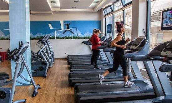 &Gamma;&upsilon;&mu;&nu;&alpha;&sigma;&tau;ή&rho;&iota;&alpha;: &Tau;&iota; &gamma;ί&nu;&epsilon;&tau;&alpha;&iota; &mu;&epsilon; &tau;&iota;&sigmaf; &sigma;&upsilon;&nu;&delta;&rho;&omicron;&mu;έ&sigmaf;