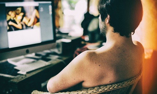 &Omicron;&iota; Έ&lambda;&lambda;&eta;&nu;&epsilon;&sigmaf; &psi;ά&chi;&nu;&omicron;&upsilon;&nu; &sigma;&tau;&omicron; Ί&nu;&tau;&epsilon;&rho;&nu;&epsilon;&tau; &gamma;&iota;&alpha; &sigma;&epsilon;&xi;!