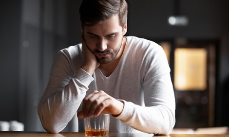 To &alpha;&lambda;&kappa;&omicron;ό&lambda; &sigma;&kappa;&omicron;&tau;ώ&nu;&epsilon;&iota; &tau;&alpha; &sigma;&pi;&epsilon;&rho;&mu;&alpha;&tau;&omicron;&zeta;&omega;ά&rho;&iota;&alpha;;