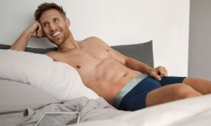 T&iota; &pi;&rho;έ&pi;&epsilon;&iota; &nu;&alpha; &gamma;&nu;&omega;&rho;ί&zeta;&omicron;&upsilon;&nu; &omicron;&iota; ά&nu;&delta;&rho;&epsilon;&sigmaf; &gamma;&iota;&alpha; &tau;&alpha; &epsilon;&sigma;ώ&rho;&omicron;&upsilon;&chi;ά &tau;&omicron;&upsilon;&sigmaf;