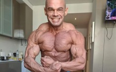 O bodybuilder &Mu;ά&rho;&kappa;&omicron; &Lambda;&omicron;&upsilon;ί&sigmaf; &pi;έ&theta;&alpha;&nu;&epsilon; &sigma;&tau;&eta; &Gamma;&epsilon;&rho;&mu;&alpha;&nu;ί&alpha; &ndash; &laquo;&Omicron; &pi;&iota;&omicron; &kappa;&alpha;&lambda;&omicron;&sigma;&chi;&eta;&mu;&alpha;&tau;&iota;&sigma;&mu;έ&nu;&omicron;&sigmaf; &pi;&omicron;&upsilon; &upsilon;&pi;ή&rho;&xi;&epsilon; &pi;&omicron;&tau;έ&raquo;