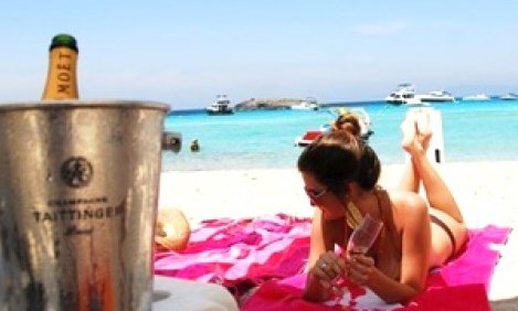 M&pi;&alpha;&nu;ά&kappa;&iota; &kappa;&alpha;&iota; &pi;&omicron;&tau;ά&kappa;&iota; &pi;ά&epsilon;&iota;; &Delta;&epsilon;&nu; &pi;ά&epsilon;&iota;!