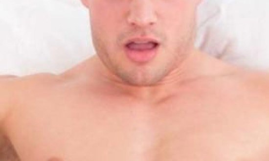 Πού οφείλεται η πρωινή στύση; Δείτε το βίντεο!