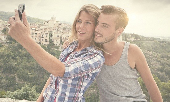 &Gamma;&iota;&alpha; &pi;&omicron;&iota;&omicron; &lambda;ό&gamma;&omicron; &omicron;&iota; ά&nu;&delta;&rho;&epsilon;&sigmaf; &pi;&rho;&omicron;&tau;&iota;&mu;&omicron;ύ&nu; &tau;&iota;&sigmaf; &gamma;&upsilon;&nu;&alpha;ί&kappa;&epsilon;&sigmaf; &mu;&epsilon;&gamma;&alpha;&lambda;ύ&tau;&epsilon;&rho;&eta;&sigmaf; &eta;&lambda;&iota;&kappa;ί&alpha;&sigmaf;