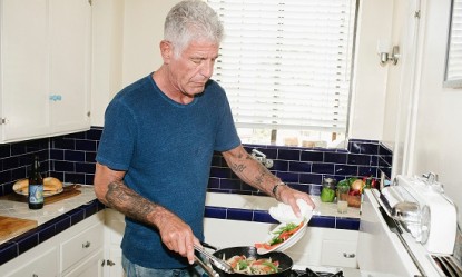 O Anthony Bourdain έ&chi;&epsilon;&iota; &sigma;&tau;&alpha; 60 &tau;&omicron;&upsilon; &tau;&omicron; six pack &pi;&omicron;&upsilon; &theta;&alpha; ή&theta;&epsilon;&lambda;&epsilon;&sigmaf; &nu;&alpha; έ&chi;&epsilon;&iota;&sigmaf; &sigma;ή&mu;&epsilon;&rho;&alpha;!