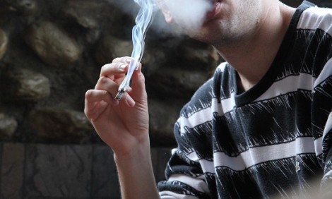 Καπνίζεις; Μέχρι να το κόψεις φρόντισε τουλάχιστον να τρως αυτές τις 5 τροφές