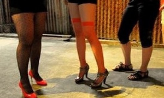 &Gamma;&nu;&omega;&sigma;&tau;ή &pi;&alpha;&rho;&omicron;&upsilon;&sigma;&iota;ά&sigma;&tau;&rho;&iota;&alpha; έ&kappa;&alpha;&nu;&epsilon; &pi;&iota;ά&tau;&sigma;&alpha; &sigma;&tau;&eta; &Sigma;&upsilon;&gamma;&gamma;&rho;&omicron;ύ! (&Phi;&Omega;&Tau;&Omicron;)