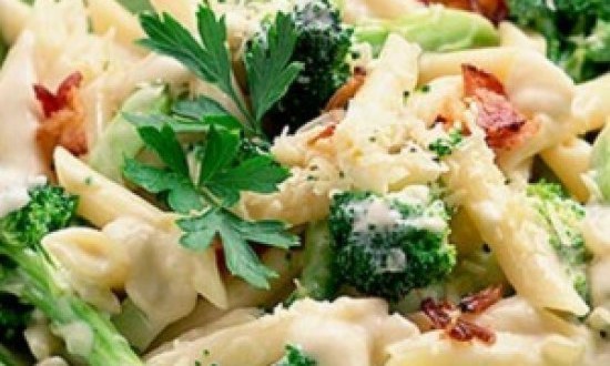 Συνταγή για πένες με κοτόπουλο, κρέμα γάλακτος και λαχανικά