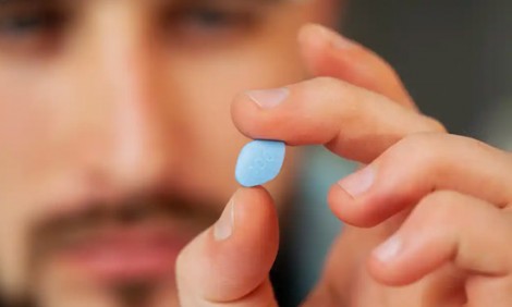&Tau;&iota; &sigma;&upsilon;&mu;&beta;&alpha;ί&nu;&epsilon;&iota; &alpha;&nu; &pi;&alpha;ί&rho;&nu;&epsilon;&tau;&epsilon; viagra, Cialis ή ά&lambda;&lambda;&alpha; &chi;ά&pi;&iota;&alpha; &gamma;&iota;&alpha; &sigma;&tau;ύ&sigma;&eta; &chi;&omega;&rho;ί&sigmaf; &lambda;ό&gamma;&omicron;