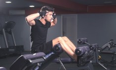 4 &beta;ή&mu;&alpha;&tau;&alpha; &gamma;&iota;&alpha; &tau;&eta;&nu; &pi;&rho;ό&lambda;&eta;&psi;&eta; &tau;&rho;&alpha;&upsilon;&mu;&alpha;&tau;&iota;&sigma;&mu;ώ&nu; &sigma;&tau;&omicron; &gamma;&upsilon;&mu;&nu;&alpha;&sigma;&tau;ή&rho;&iota;&omicron;