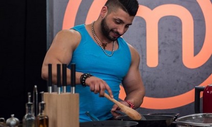 &Omicron; bodybuilder &Mu;ά&kappa;&eta;&sigmaf; &Mu;&alpha;&rho;&alpha;&gamma;&kappa;ό&sigmaf; &laquo;έ&kappa;&lambda;&epsilon;&psi;&epsilon;&raquo; &tau;&iota;&sigmaf; &epsilon;&nu;&tau;&upsilon;&pi;ώ&sigma;&epsilon;&iota;&sigmaf; &sigma;&tau;&omicron; &laquo;Master Chef&raquo;!