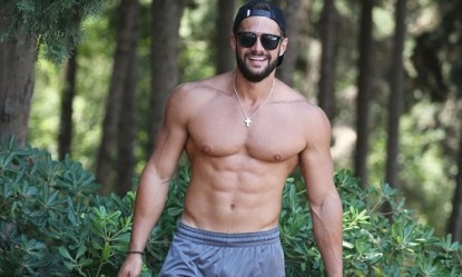 &Omicron; &Kappa;&omega;&nu;&sigma;&tau;&alpha;&nu;&tau;ί&nu;&omicron;&sigmaf; &Beta;&alpha;&sigma;ά&lambda;&omicron;&sigmaf; &epsilon;&nu;&tau;&epsilon;&lambda;ώ&sigmaf; &gamma;&upsilon;&mu;&nu;ό&sigmaf; &sigma;&tau;&omicron;&nu; &kappa;&alpha;&nu;&alpha;&pi;έ (photos)