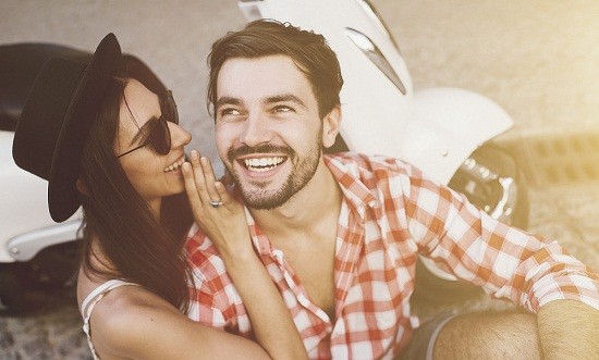 &Gamma;&iota;&alpha;&tau;ί &eta; &phi;&omega;&nu;ή &kappa;&alpha;&iota; &eta; &mu;&upsilon;&rho;&omega;&delta;&iota;ά &pi;&alpha;ί&zeta;&omicron;&upsilon;&nu; &sigma;&eta;&mu;&alpha;&nu;&tau;&iota;&kappa;ό &rho;ό&lambda;&omicron; &gamma;&iota;&alpha; &tau;&eta;&nu; &epsilon;&pi;&iota;&tau;&upsilon;&chi;ί&alpha; &sigma;&omicron;&upsilon; &sigma;&tau;&iota;&sigmaf; &gamma;&upsilon;&nu;&alpha;ί&kappa;&epsilon;&sigmaf;