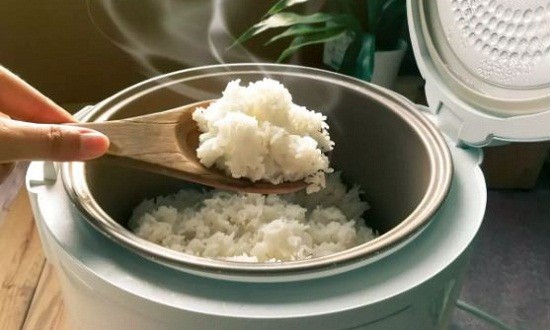 Προσοχή! Μην φας το ρύζι που περίσσεψε από χθες!