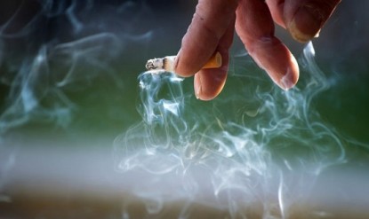 Κορωνοϊός: Ο καπνός του τσιγάρου κάνει τα κύτταρα πιο... ευάλωτα