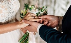 &Tau;&iota; &kappa;ά&nu;&epsilon;&iota; &omicron; &gamma;ά&mu;&omicron;&sigmaf; &sigma;&tau;&eta;&nu; &tau;&epsilon;&sigma;&tau;&omicron;&sigma;&tau;&epsilon;&rho;ό&nu;&eta; &tau;&omega;&nu; &alpha;&nu;&tau;&rho;ώ&nu;;