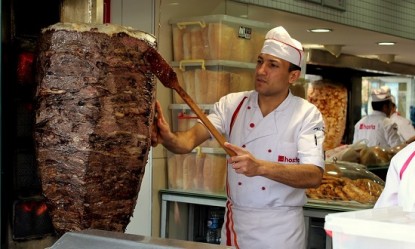 &Gamma;&iota;&alpha;&tau;ί &omicron;&iota; &Epsilon;&upsilon;&rho;&omega;&pi;&alpha;ί&omicron;&iota; &theta;έ&lambda;&omicron;&upsilon;&nu; &nu;&alpha; &beta;ά&lambda;&omicron;&upsilon;&nu; &laquo;&sigma;&tau;&omicron;&pi;&raquo; &sigma;&epsilon; &gamma;ύ&rho;&omicron; &kappa;&alpha;&iota; &kappa;&epsilon;&mu;&pi;ά&mu;&pi;