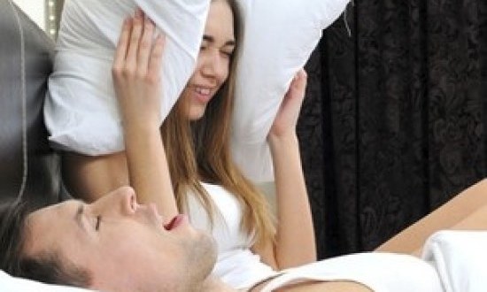 Γιατί παραμιλάμε στον ύπνο;