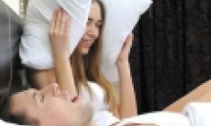 &Gamma;&iota;&alpha;&tau;ί &pi;&alpha;&rho;&alpha;&mu;&iota;&lambda;ά&mu;&epsilon; &sigma;&tau;&omicron;&nu; ύ&pi;&nu;&omicron;;