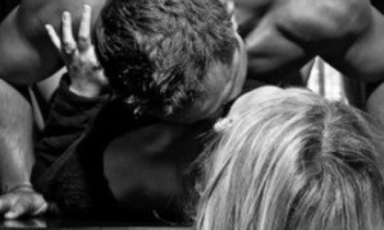 &Tau;&iota; &sigma;&upsilon;&mu;&beta;&alpha;ί&nu;&epsilon;&iota; &sigma;&tau;&omicron; &sigma;ώ&mu;&alpha; &epsilon;&nu;ό&sigmaf; ά&nu;&delta;&rho;&alpha; ό&tau;&alpha;&nu; &epsilon;&rho;&omega;&tau;&epsilon;ύ&epsilon;&tau;&alpha;&iota;;