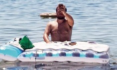&Sigma;ά&lambda;&omicron;&sigmaf; &sigma;&tau;&eta;&nu; &Iota;&tau;&alpha;&lambda;ί&alpha; &gamma;&iota;&alpha; &tau;&omicron;&nu; &iota;&epsilon;&rho;έ&alpha; &pi;&omicron;&upsilon; &lambda;&epsilon;&iota;&tau;&omicron;ύ&rho;&gamma;&eta;&sigma;&epsilon; &mu;&epsilon; &mu;&alpha;&gamma;&iota;ό &mu;έ&sigma;&alpha; &sigma;&tau;&eta; &theta;ά&lambda;&alpha;&sigma;&sigma;&alpha; (vid)