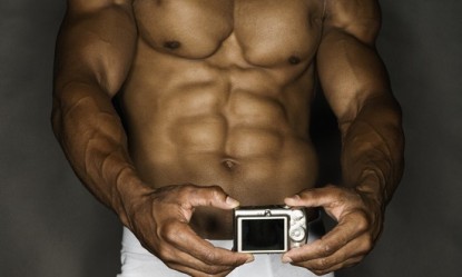 &Gamma;&iota;&alpha;&tau;ί ό&lambda;&omicron; &kappa;&alpha;&iota; &pi;&epsilon;&rho;&iota;&sigma;&sigma;ό&tau;&epsilon;&rho;&omicron;&iota; ά&nu;&tau;&rho;&epsilon;&sigmaf; έ&chi;&omicron;&upsilon;&nu; &pi;&rho;ό&beta;&lambda;&eta;&mu;&alpha; &mu;&epsilon; &tau;&eta;&nu; &epsilon;&iota;&kappa;ό&nu;&alpha; &tau;&omicron;&upsilon; &sigma;ώ&mu;&alpha;&tau;ό&sigmaf; &tau;&omicron;&upsilon;&sigmaf;;