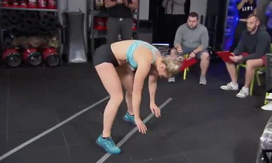 &Eta; &phi;&omicron;&beta;&epsilon;&rho;ή &Alpha;&upsilon;&sigma;&tau;&rho;&alpha;&lambda;ή &pi;&omicron;&upsilon; &sigma;&pi;ά&epsilon;&iota; &tau;&omicron; &rho;&epsilon;&kappa;ό&rho; Guiness &sigma;&tau;&alpha; burpees! (video)