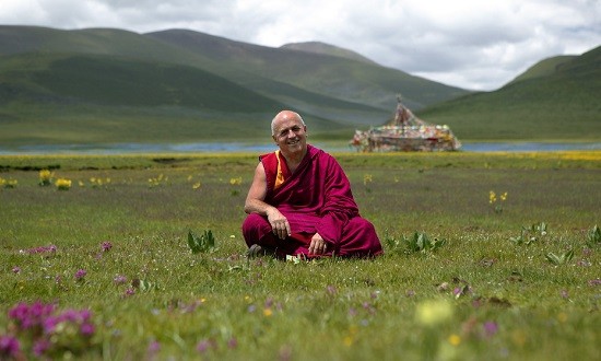 &Pi;έ&nu;&tau;&epsilon; &sigma;&upsilon;&mu;&beta;&omicron;&upsilon;&lambda;έ&sigmaf; &alpha;&pi;ό &tau;&omicron;&nu; &laquo;&pi;&iota;&omicron; &epsilon;&upsilon;&tau;&upsilon;&chi;&iota;&sigma;&mu;έ&nu;&omicron; ά&nu;&theta;&rho;&omega;&pi;&omicron; &sigma;&tau;&omicron;&nu; &kappa;ό&sigma;&mu;&omicron;&raquo;