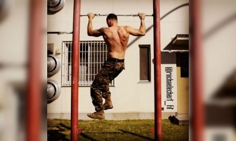 Ο φαντάρος που έσπασε το παγκόσμιο ρεκόρ έλξεων σε μονόζυγο