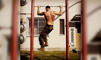 &Omicron; &phi;&alpha;&nu;&tau;ά&rho;&omicron;&sigmaf; &pi;&omicron;&upsilon; έ&sigma;&pi;&alpha;&sigma;&epsilon; &tau;&omicron; &pi;&alpha;&gamma;&kappa;ό&sigma;&mu;&iota;&omicron; &rho;&epsilon;&kappa;ό&rho; έ&lambda;&xi;&epsilon;&omega;&nu; &sigma;&epsilon; &mu;&omicron;&nu;ό&zeta;&upsilon;&gamma;&omicron;