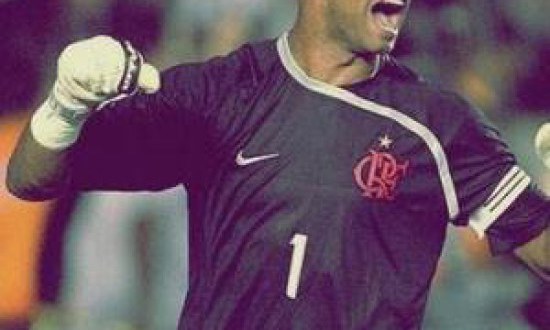 Τερματοφύλακας έκανε την κοπέλα του τροφή για σκυλιά