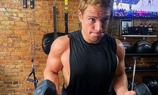 Gianni Paolo: O 25&chi;&rho;&omicron;&nu;&omicron;&sigmaf; &sigma;&tau;&alpha;&rho; &pi;&omicron;&upsilon; έ&chi;&epsilon;&iota; &gamma;ί&nu;&epsilon;&iota; fitness influencer &kappa;&alpha;&iota; ό&chi;&iota; ά&delta;&iota;&kappa;&alpha; (vid)