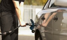 &Gamma;&iota;&alpha;&tau;ί &omicron;&iota; Έ&lambda;&lambda;&eta;&nu;&epsilon;&sigmaf; &sigma;&tau;&rho;έ&phi;&omicron;&upsilon;&nu; &tau;&omicron; &epsilon;&nu;&delta;&iota;&alpha;&phi;έ&rho;&omicron;&nu; &tau;&omicron;&upsilon;&sigmaf; &sigma;&tau;&alpha; &alpha;&upsilon;&tau;&omicron;&kappa;ί&nu;&eta;&tau;&alpha; &upsilon;&gamma;&rho;&alpha;&epsilon;&rho;ί&omicron;&upsilon;