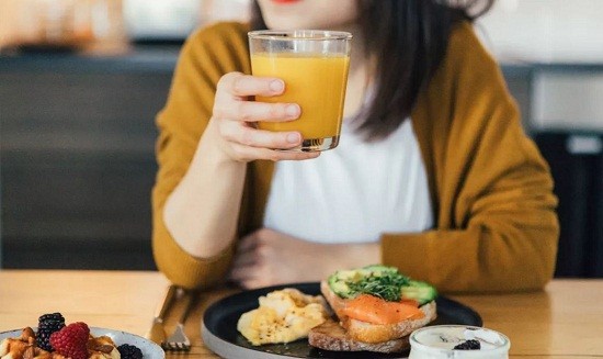 &Pi;&omicron;&iota;&alpha; ώ&rho;&alpha; &pi;&rho;έ&pi;&epsilon;&iota; &nu;&alpha; &tau;&rho;&omega;&sigmaf; &gamma;&iota;&alpha; &nu;&alpha; &chi;ά&sigma;&epsilon;&iota;&sigmaf; &kappa;&iota;&lambda;ά;