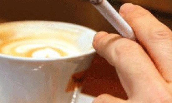 &Kappa;ά&pi;&nu;&iota;&sigma;&mu;&alpha; : &Mu;&eta;&nu; &alpha;&nu;ά&beta;&epsilon;&iota;&sigmaf; &tau;&sigma;&iota;&gamma;ά&rho;&omicron; ... &tau;&omicron; &pi;&rho;&omega;ί !!!