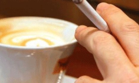 &Kappa;ά&pi;&nu;&iota;&sigma;&mu;&alpha; : &Mu;&eta;&nu; &alpha;&nu;ά&beta;&epsilon;&iota;&sigmaf; &tau;&sigma;&iota;&gamma;ά&rho;&omicron; ... &tau;&omicron; &pi;&rho;&omega;ί !!!